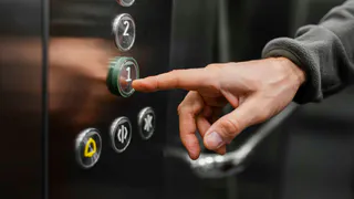 Шесть новых лифтов появится в домах Глазова в 2025 году