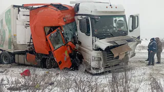 "Камаз" и тягач столкнулись на трассе Удмуртии