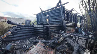 Деревянную избу спалили двое мальчиков из деревни Игринского района