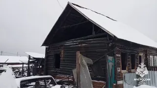 Пожарный в выходной день с друзьями эвакуировал шестерых жителей из горящего дома в Удмуртии