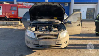 Оставленный на автозапуске автомобиль загорелся в Ижевске