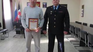 В Удмуртии водитель такси спас пенсионерку от мошенников 
