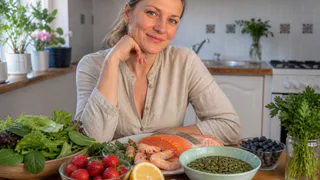 Вы не замечали, что кожа стареет быстрее, чем должна: эти 7 продуктов реально запускают выработку коллагена и возвращают гибкость