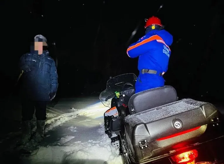 В Удмуртии спасатели нашли мужчину, заблудившегося в темноте после расчистки снега