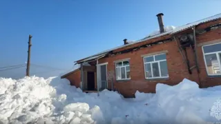В Удмуртии двое детей пострадали в результате схода снега с крыши