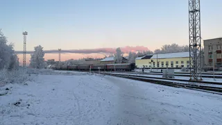 В Глазове на переезде под поезд попали двое пешеходов