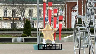 Глазов начали украшать ко Дню Победы 