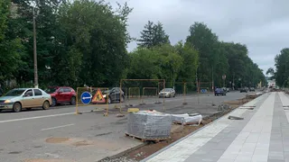 После аномального ливня, который переполнил городские водоотводы, на улицах Глазова образовалось несколько просадок дорожного полотна