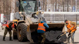 В Глазове продолжается ямочный ремонт