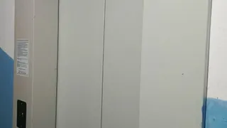 В многоквартирных домах Глазова продолжают менять лифты