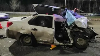 Водитель и пассажир легкового автомобиля пострадали в столкновении с автобусом в Удмуртии