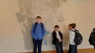 По сети разлетелись страшные фотографии одной из школ Ижевска