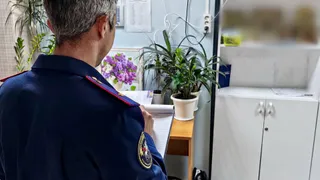 Сиделка пансионата для пожилых людей и инвалидов в Ижевске избила 87-летнюю постоялицу пансиона, которая скончалась через несколько дней в больнице