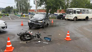 19-летнего водителя мопеда госпитализировали после аварии в Удмуртии