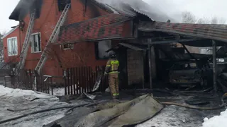 В Удмуртии случился сильный пожар в частном доме