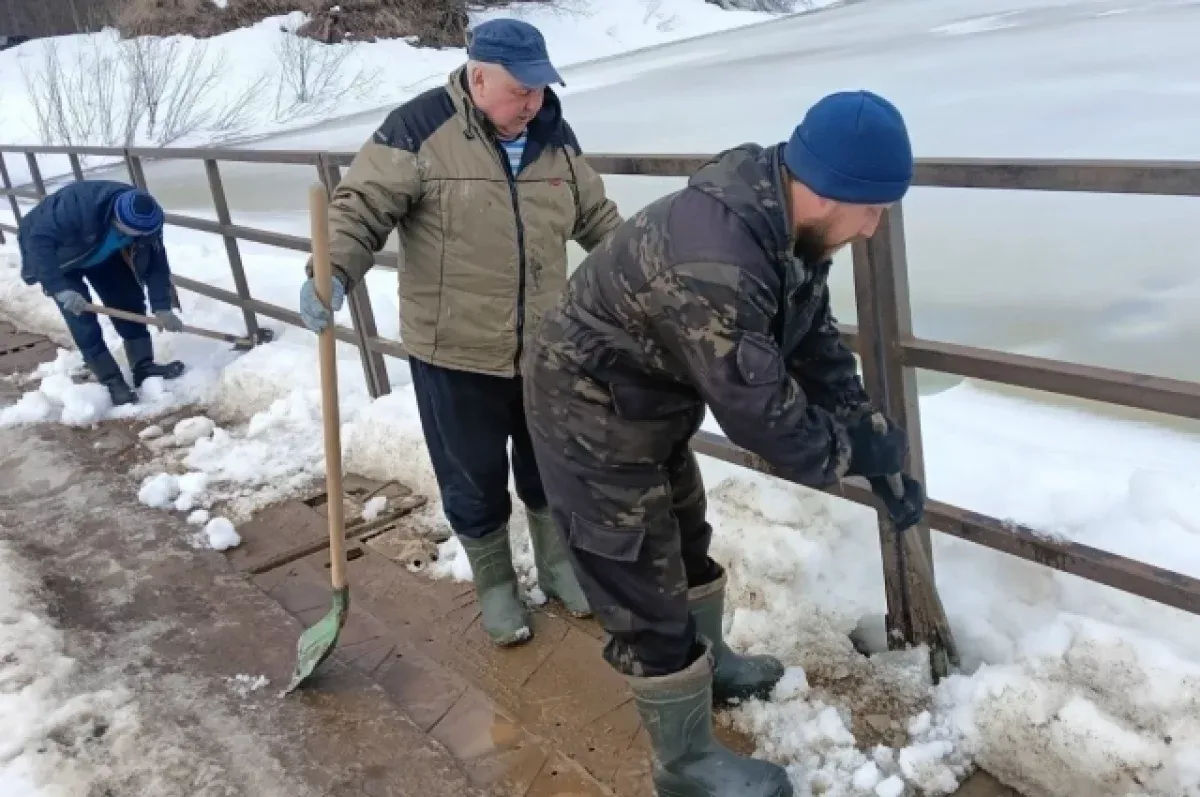 Власти Удмуртии закрывают Гуляевский мост из-за весеннего паводка