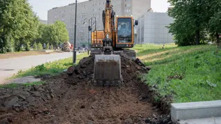 Дороги и тротуары продолжают ремонтировать в Глазове