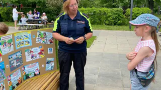 В День защиты детей с детьми в Парке Горького провели викторину с правилами ПДД