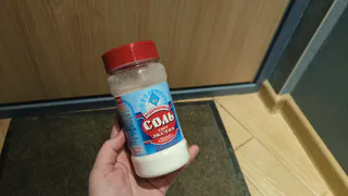 3 ложки соли во время мытья пола: чистота и безопасность - обязательно, если дома есть дети и животные