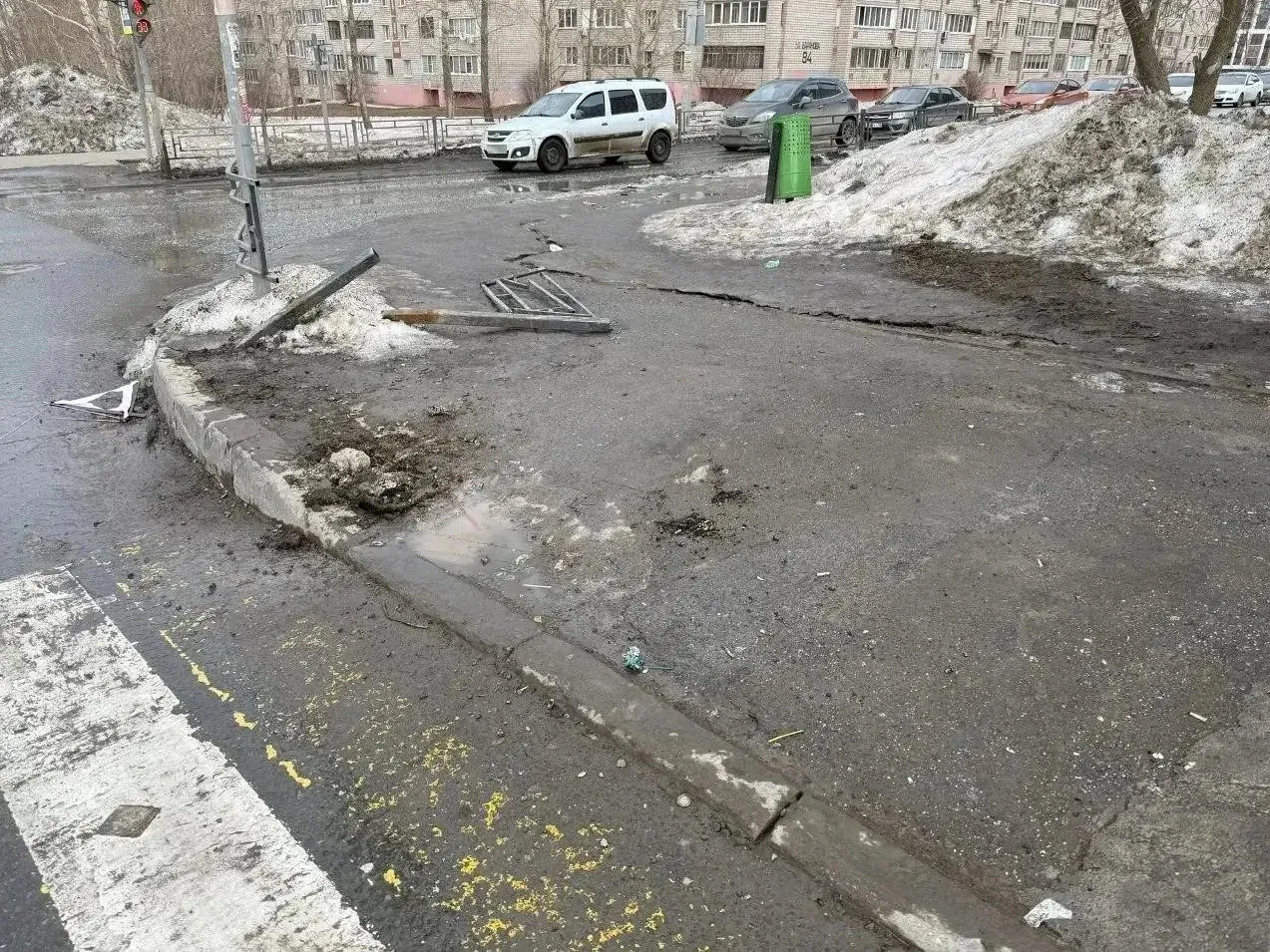В Удмуртии две женщины пострадали в результате выезда автомобиля на тротуар