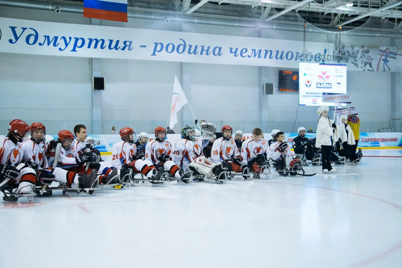 Юные следж-хоккеисты страны вышли на лед в Глазове на Кубке имени М.Т. Калашникова (6+)