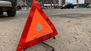 В Глазове «Фиат» не пропустил мотоциклиста и врезался в дерево