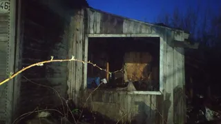 Нежилой дом загорелся на улице Драгунова в Глазове