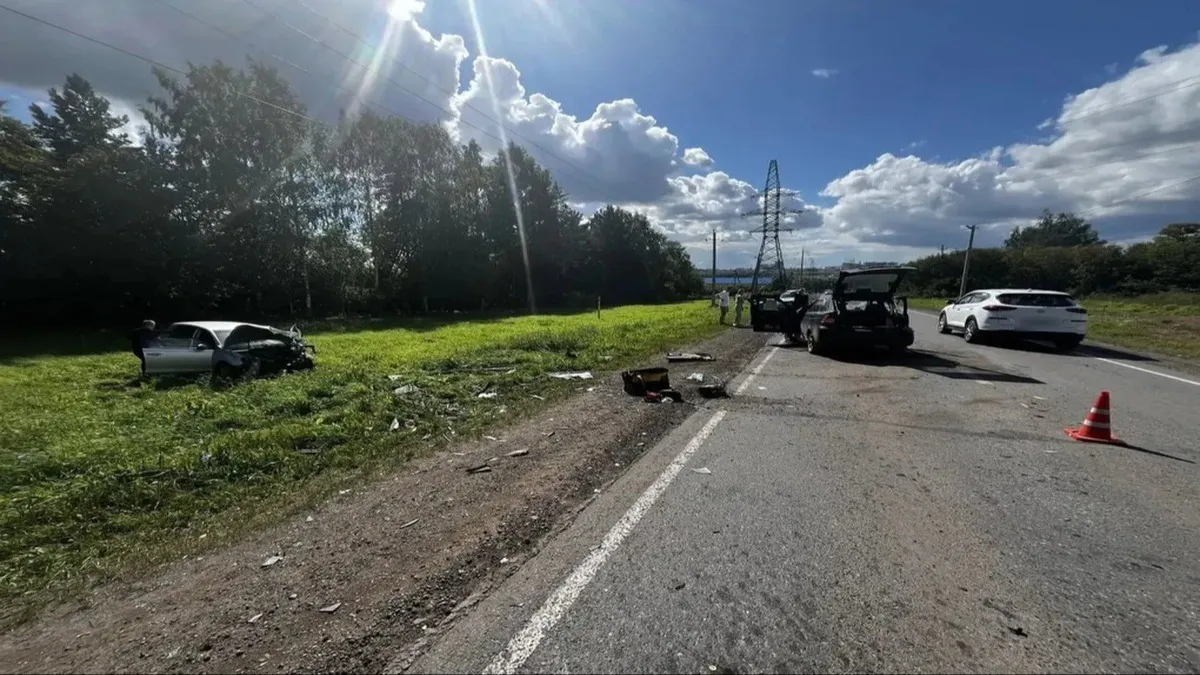 Водитель "Приоры" погиб при обгоне на трассе в Удмуртии
