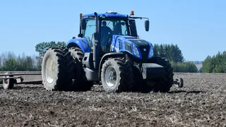 Сельхозпредприятия Удмуртии начали сеять зерновые и травы