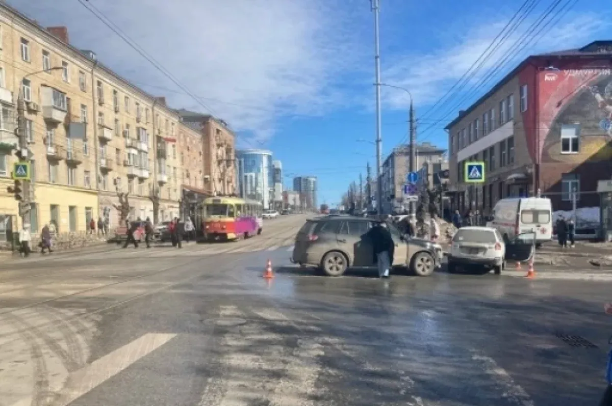 Нарушение правил приоритета при повороте привело к ДТП с тремя пострадавшими в Удмуртии