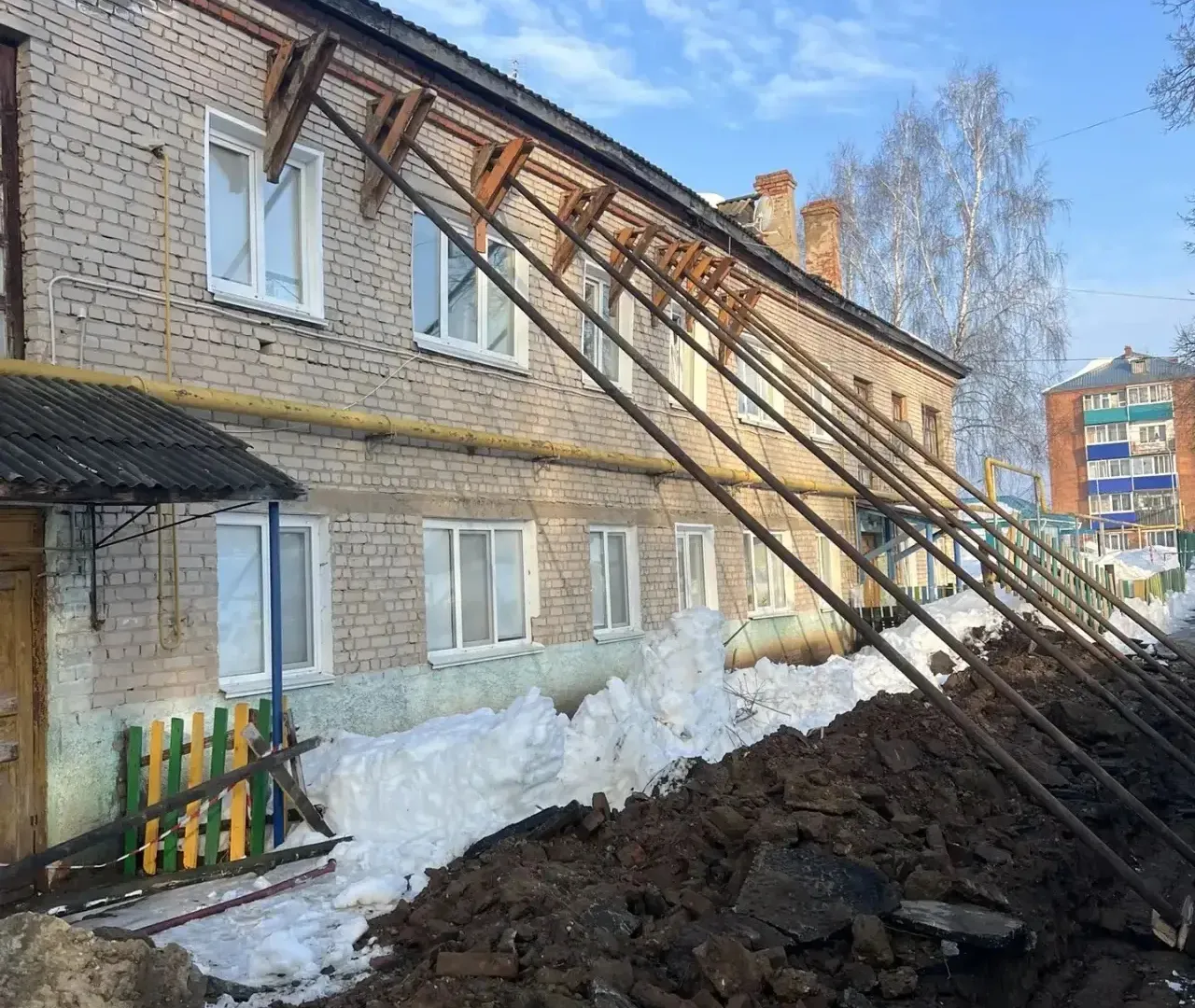Жильцов аварийного дома в Удмуртии пустят в здание, чтобы забрать необходимые вещи