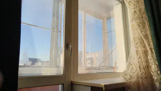 Про пластиковые окна не вспоминаю: новый модный вариант лучше держит тишину, тепло и прохладу - а как красиво