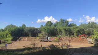 Жители дома Карла Маркса, 1 в Глазове рассказали, что рядом идет, возможно, несанкционированная стройка