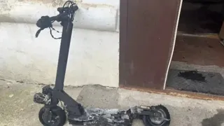 Хлопок аккумулятора электросамоката выбил окна в доме в Удмуртии 