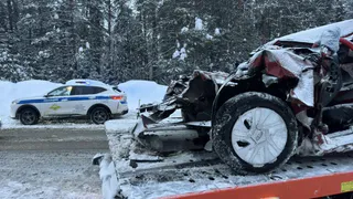 В Удмуртии легковушка вылетела на встречку и врезалась в школьный автобус: погиб пассажир