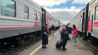 «Драки здесь — дело привычное»: пассажиры назвали поезд №325 одним из самых проблемных в РЖД