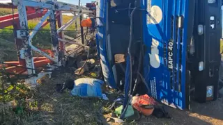 В Сарапульском районе перевернулся автокран