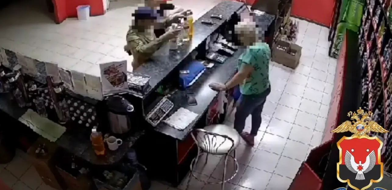 В Глазове оперативниками задержаны подозреваемые в краже денежных средств с банковской карты 59-летнего мужчины (ВИДЕО)