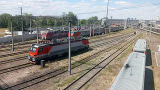 Захожу в купе, а там компания играет в лото, забравшись на наши с дочкой полки прямо с ногами