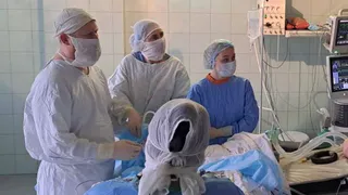 Врачи Удмуртии провели операцию новорожденной девочке с кистой яичника