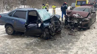 Три человека пострадали при столкновении двух легковушек под Ижевском