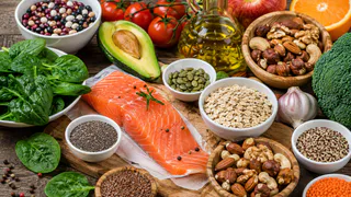 11 продуктов помогают держать холестерин под контролем: добавляю их в меню — и убираю 4 главных врага сосудов