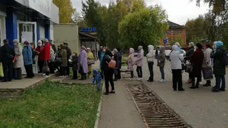 Жители Глазова 1,5 часа стоят в очереди, чтобы попасть в Энергосбыт