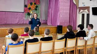 В Глазове сотрудники ГАИ провели профориентационное занятие для воспитанников детского дома