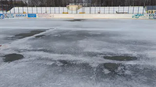 На городском стадионе закрыли каток