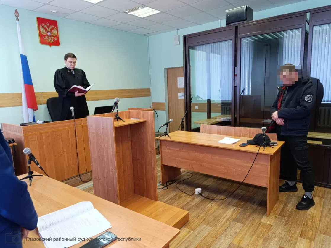 Прогулка по магазинам за чужой счет привела глазовчанина в зал суда