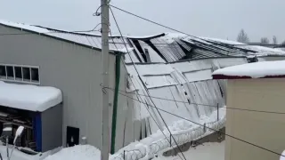 Обрушение кровли ангара в Удмуртии: причины происшествия на улице Гагарина и рекомендации МЧС по безопасности 