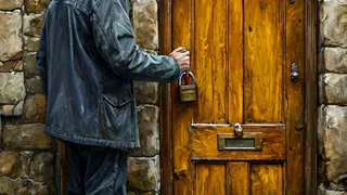 Телевизор, бензотриммер, мотокультиватор, бензопилу и другую технику похитил 20-летний неработающий житель деревни в Удмуртии