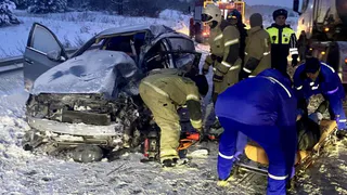 На трассе в Удмуртии столкнулись КАМАЗ и легковушка