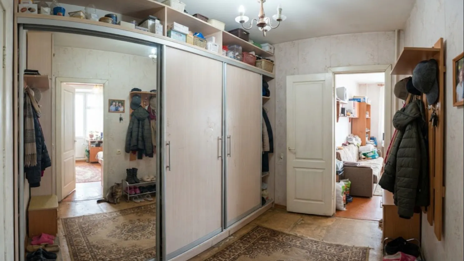Массивные шкафы-купе отжили свое: новая система хранения вещей занимает меньше места и смотрится эффектнее